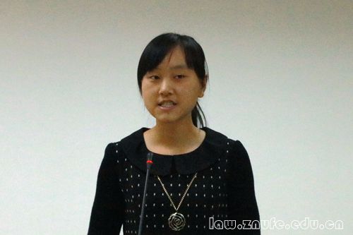 主学生持人 杨倩_副本.jpg