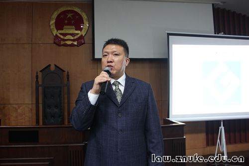 1.任松岭律师进行经验分享.jpg