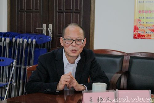 2.主持人 樊启荣.jpg