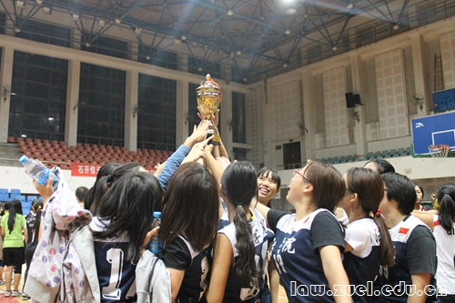 法学院女排夺冠