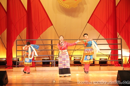 4.法1403团支部表演.JPG