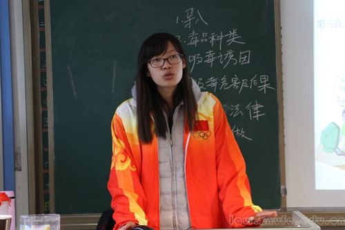 1.志愿者老师讲课.JPG