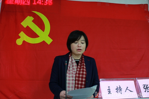 2.袁桂君副书记宣读发展新党员公告.JPG.jpg