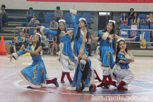 1、法学院民族风健儿们展现风采_副本.jpg