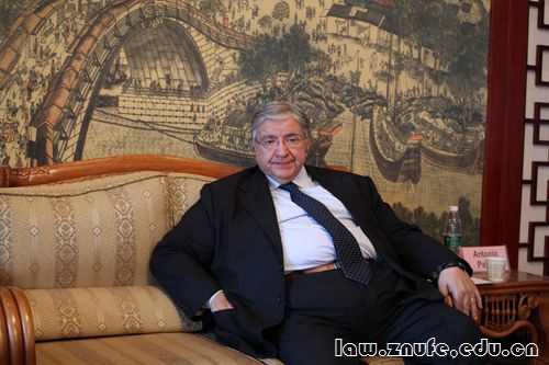 3.Antonio Palma教授说话.jpg