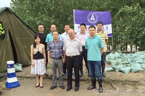 4.我院老师合影 - 副本.JPG