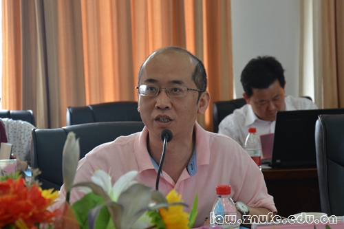 5.中南财经政法大学法学院院长徐涤宇教授主持.jpg