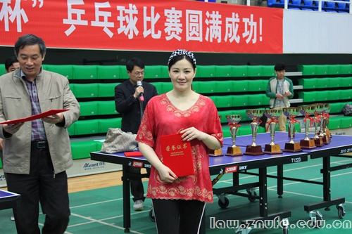 5.危晓燕老师获女子单打第二名.JPG