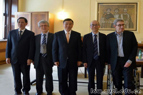 2.研究生院院长胡立君教授、Sandro Schipani教授、罗平参赞、徐涤宇院长、Oliviero Diliberto教授_副本.png