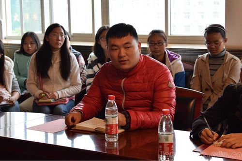 7.文澜新闻网站长马嘉俊发言_副本.jpg