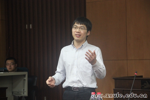 1.主讲人孙志伟发言.JPG