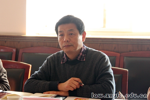 2.校组织人事部部长杨红侠教授听取汇报.jpg