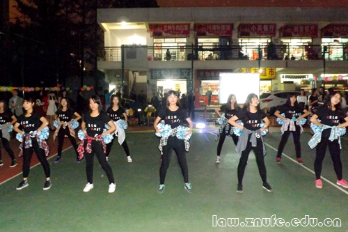 2.啦啦队表演.jpg