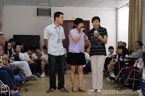 4.工作人员表演节目.JPG