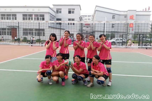 2.女排合影.JPG