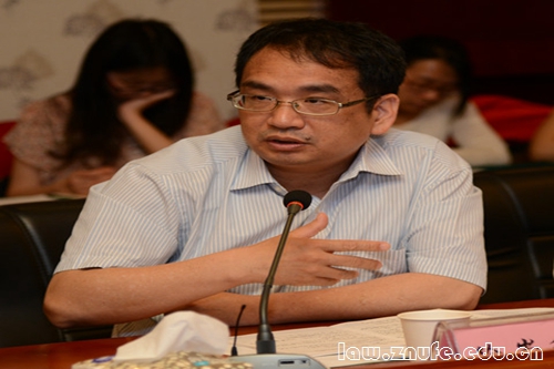 8徐崇利教授发表看法.jpg